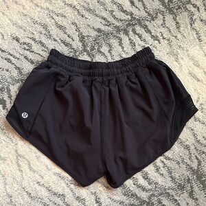 lululemon athletica Women's Black Hottie 2” Shorts SZ 4